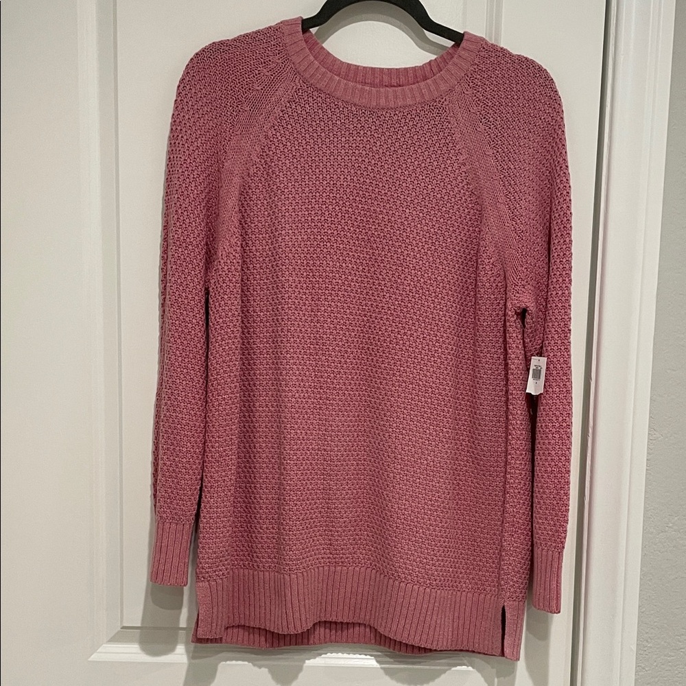 NWT Old Navy Women's Sweater. Size medium.